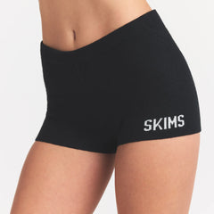 SWEATER KNIT LOGO SHORT | ONYX EGRET