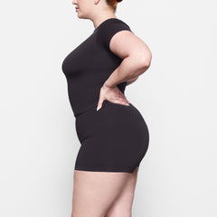SOFT SMOOTHING SEAMLESS T-SHIRT | ONYX