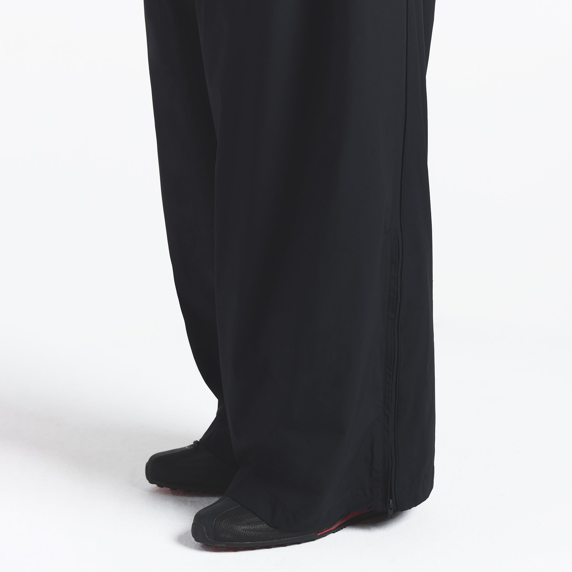 WOVEN NYLON TRACK PANT | OBSIDIAN