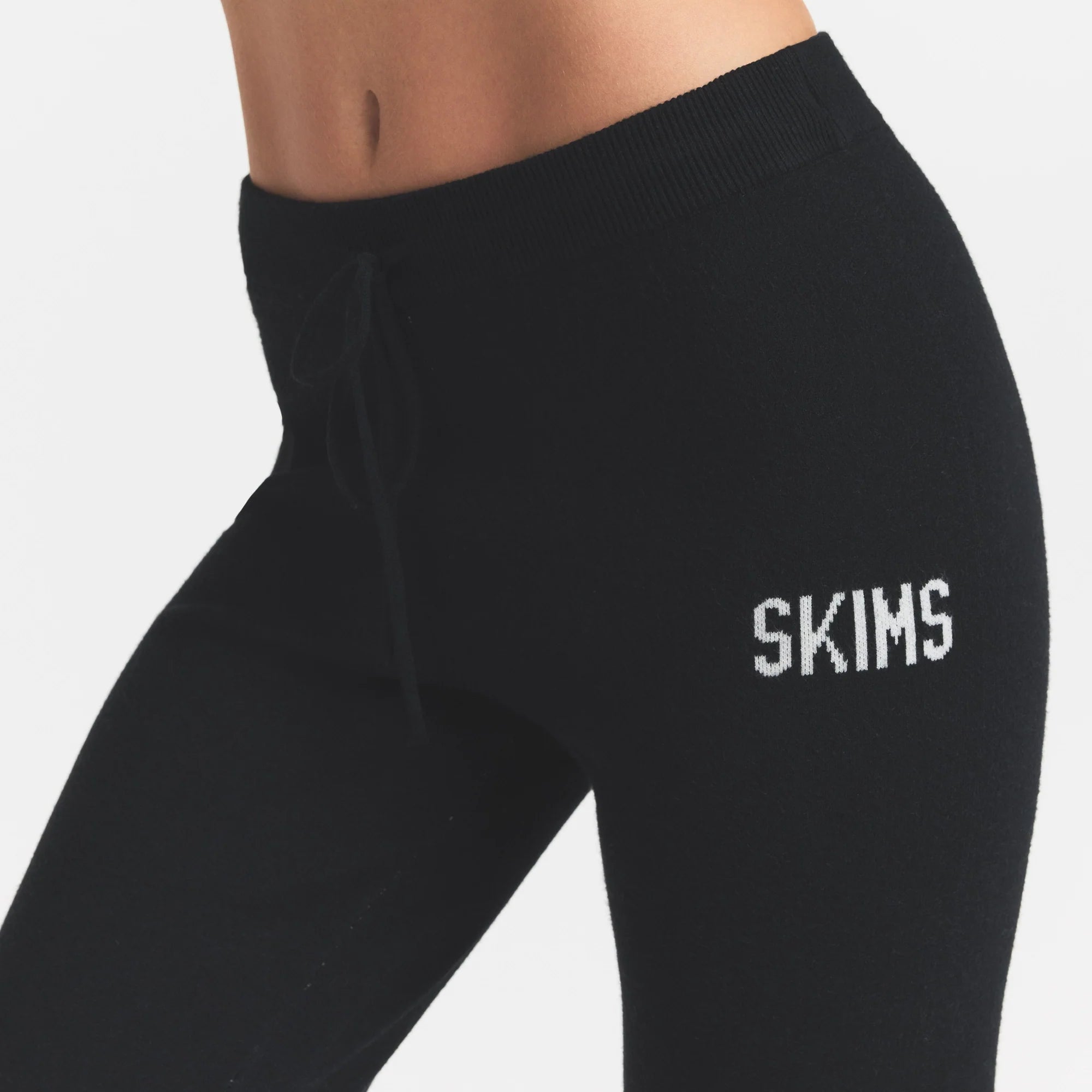 SWEATER KNIT LOGO PANT | ONYX EGRET