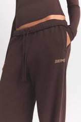 COTTON FLEECE STRAIGHT LEG PANT WITH EMBOSSED LOGO | ESPRESSO