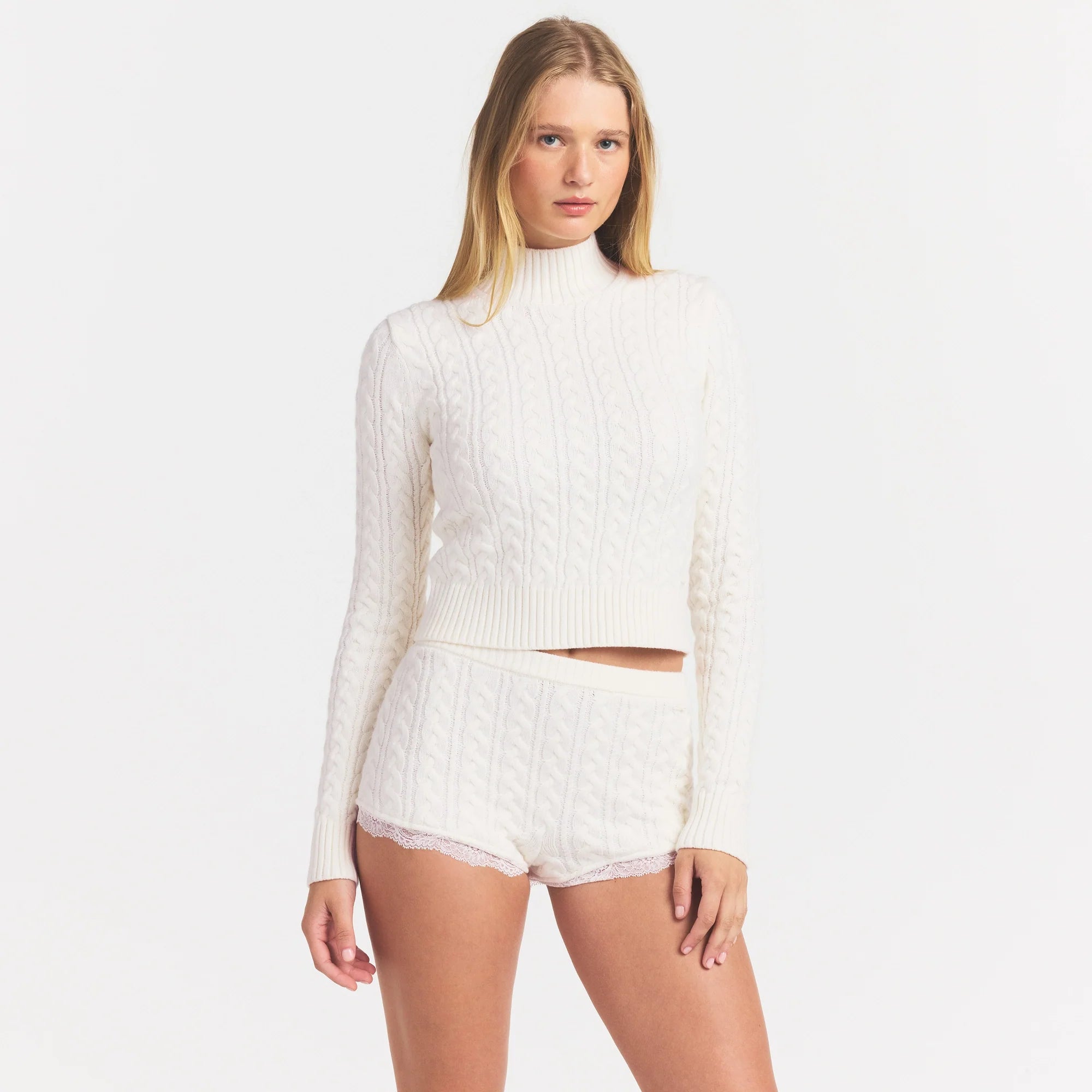 SWEATER KNIT CABLE MICRO SHORT | IVORY