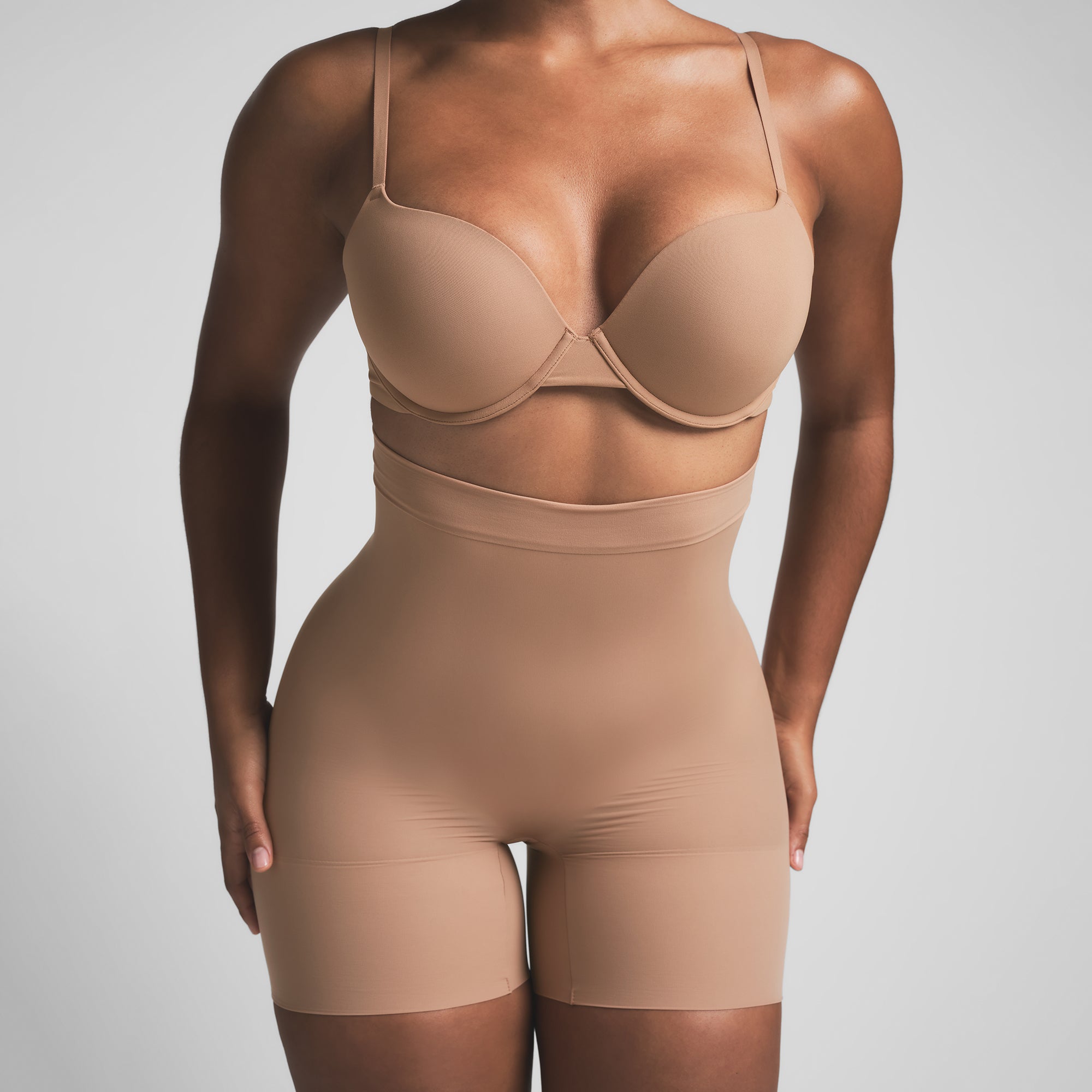 SHEER SEAMLESS HIGH-WAISTED MID THIGH SHORT | SIENNA