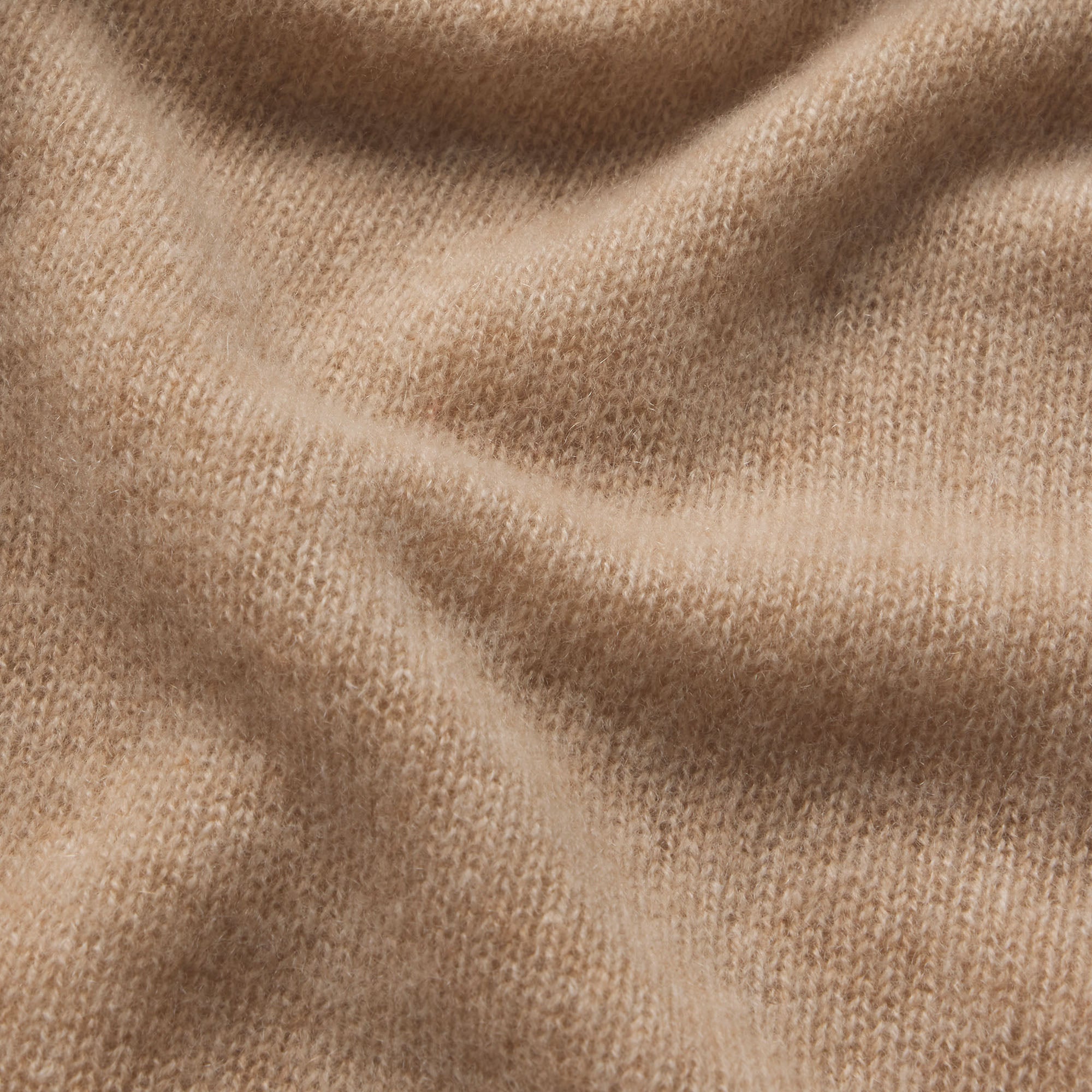 AIRY CASHMERE TURTLENECK | TOFFEE
