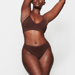 SOFT SMOOTHING SEAMLESS THONG | COCOA
