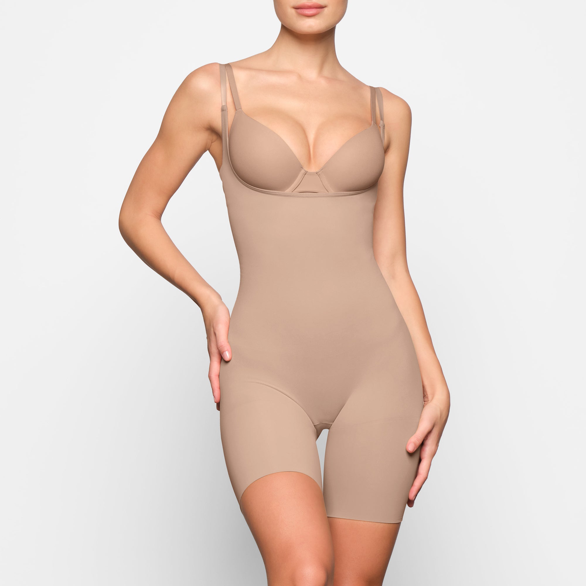 SEAMLESS SCULPT BUTT LIFTING OPEN BUST BODYSUIT | CLAY