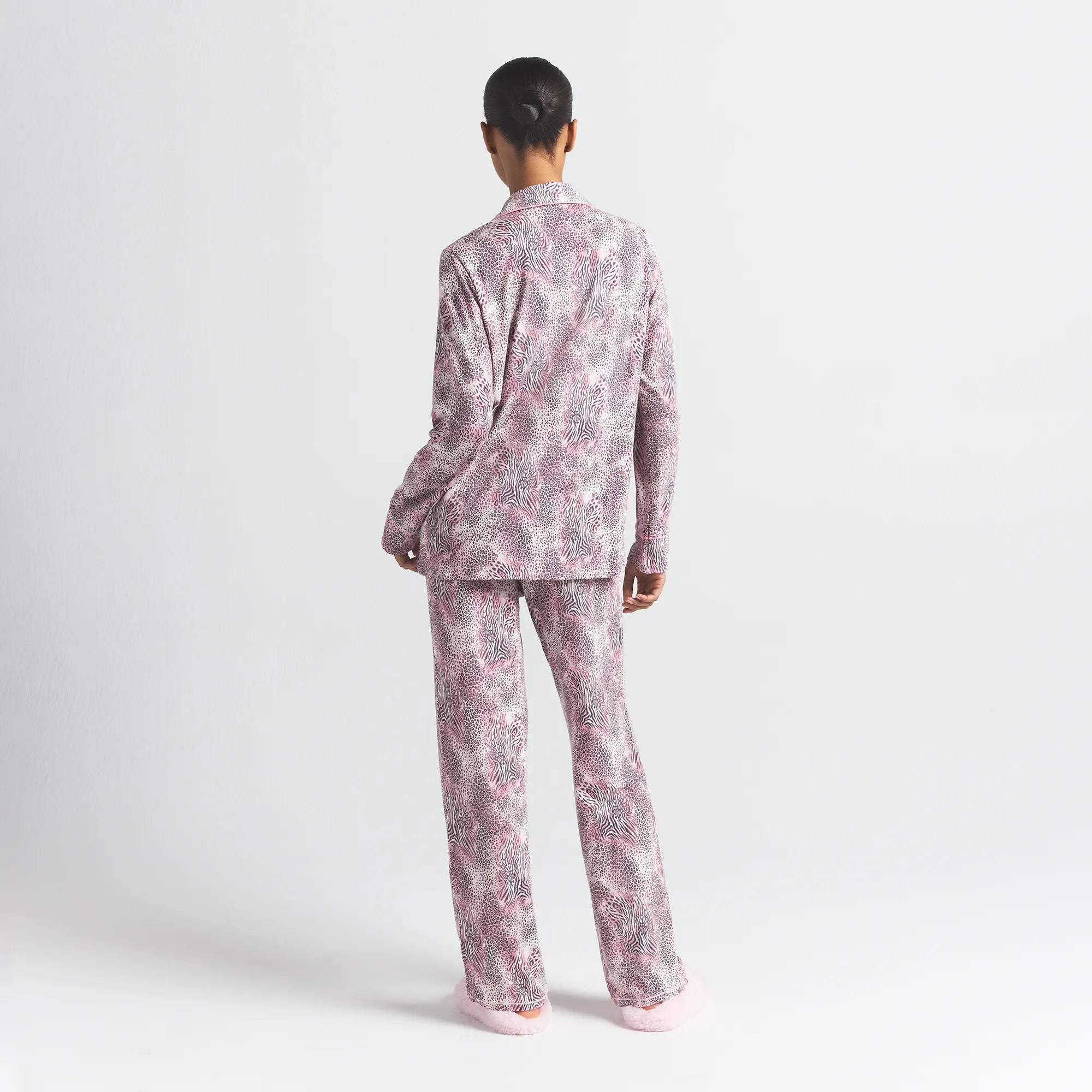 SKIMS SLEEP LONG SLEEVE BUTTON UP SLEEP SET | BLOOM MINI MULTI ANIMAL