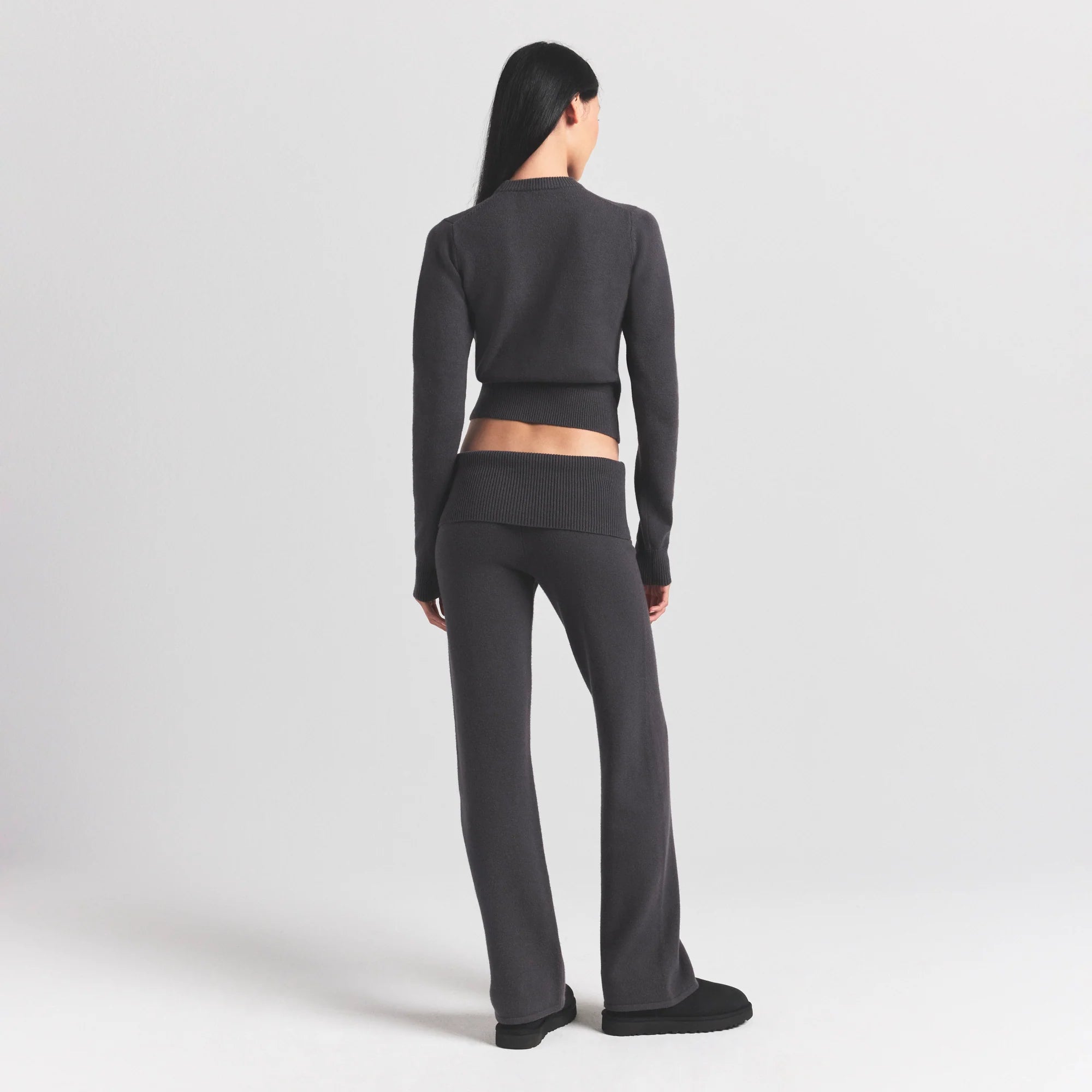 WOOL CASHMERE LONG SLEEVE FITTED CREW NECK | ASH