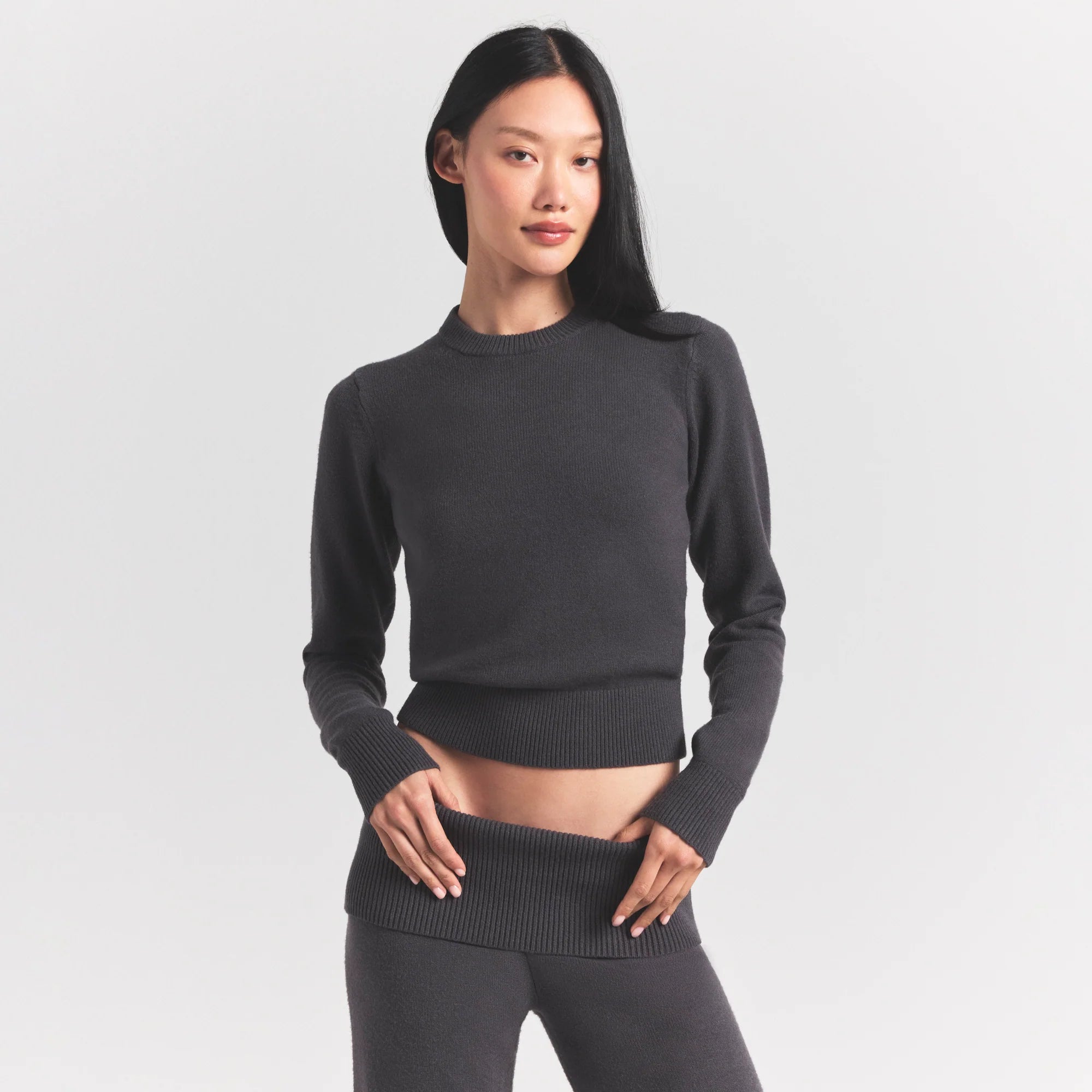 WOOL CASHMERE LONG SLEEVE FITTED CREW NECK | ASH