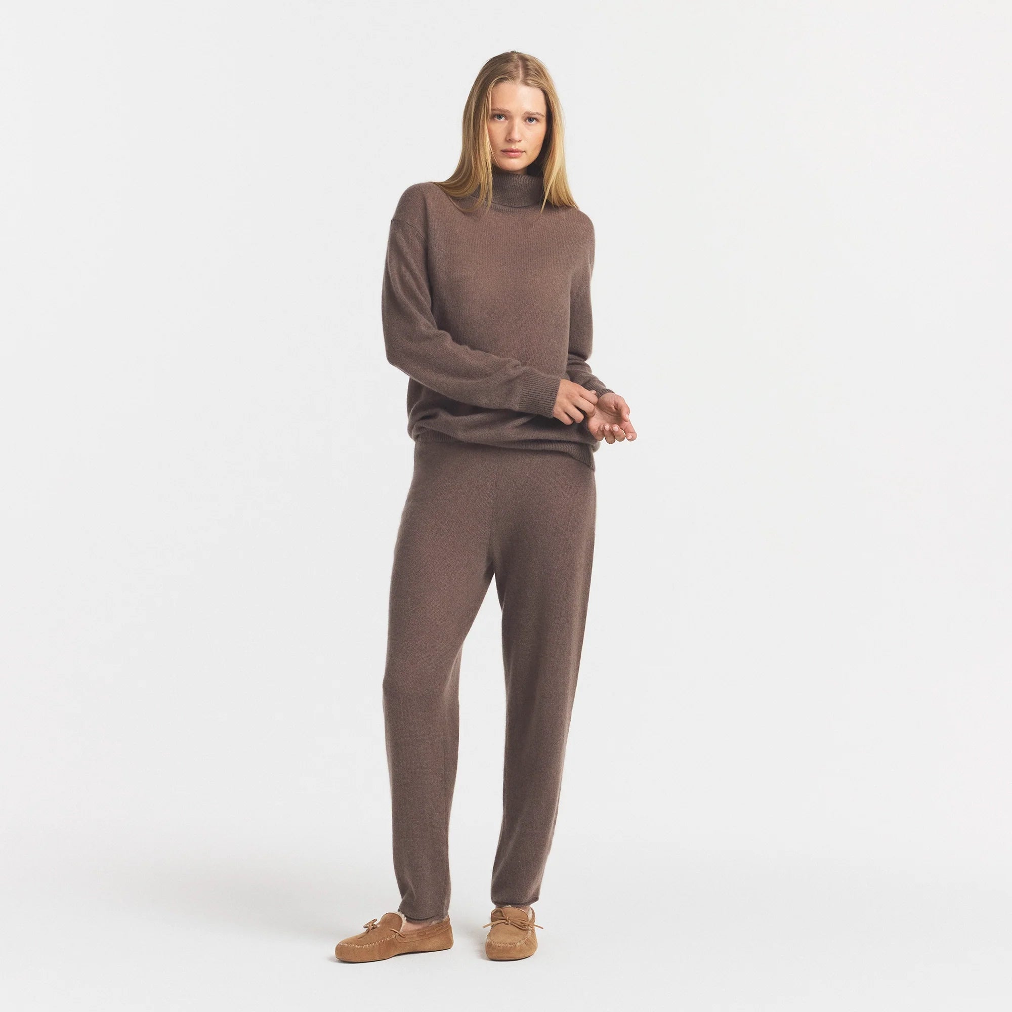 AIRY CASHMERE TURTLENECK | AMETHYST