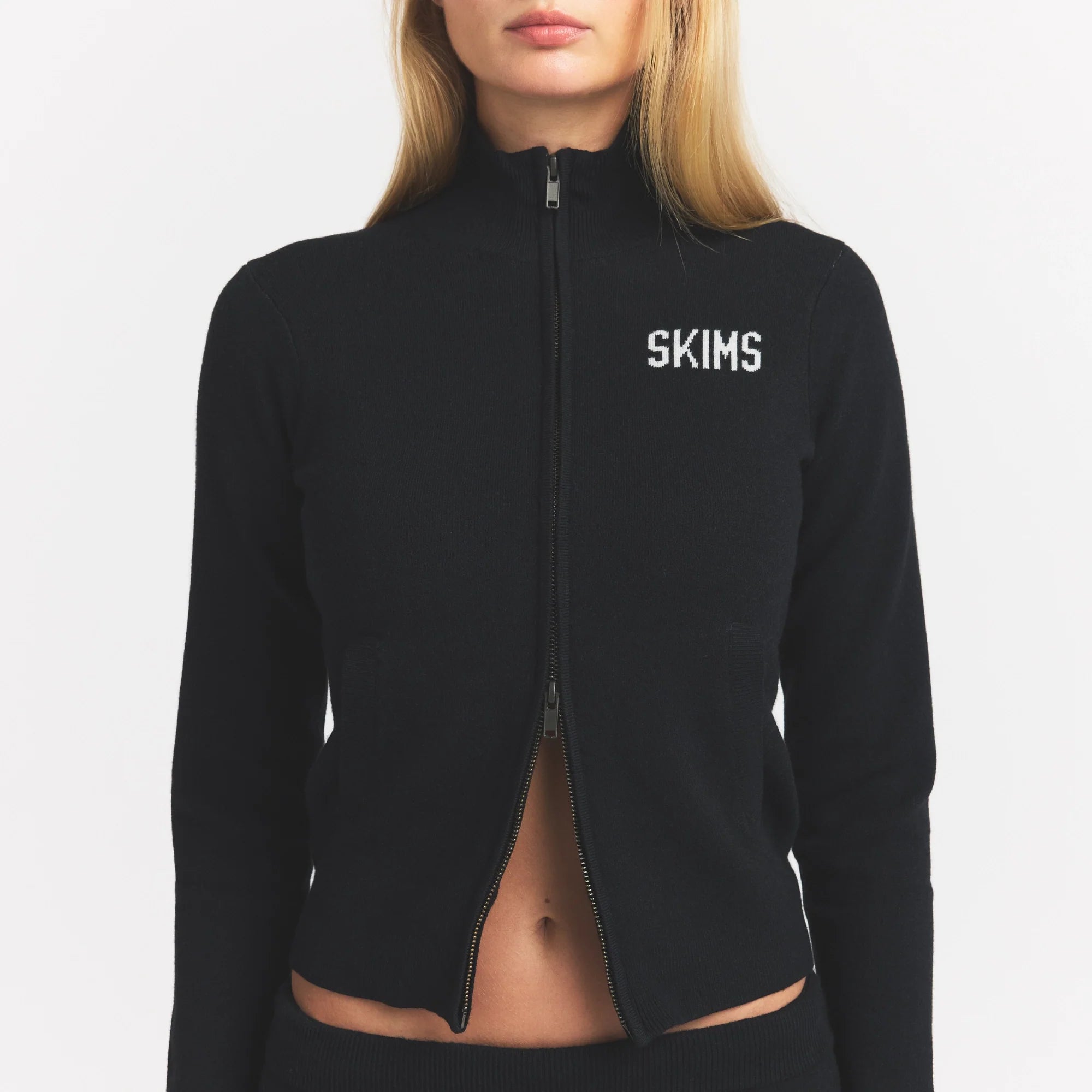 SWEATER KNIT LOGO ZIP UP MOCK NECK SWEATER | ONYX EGRET