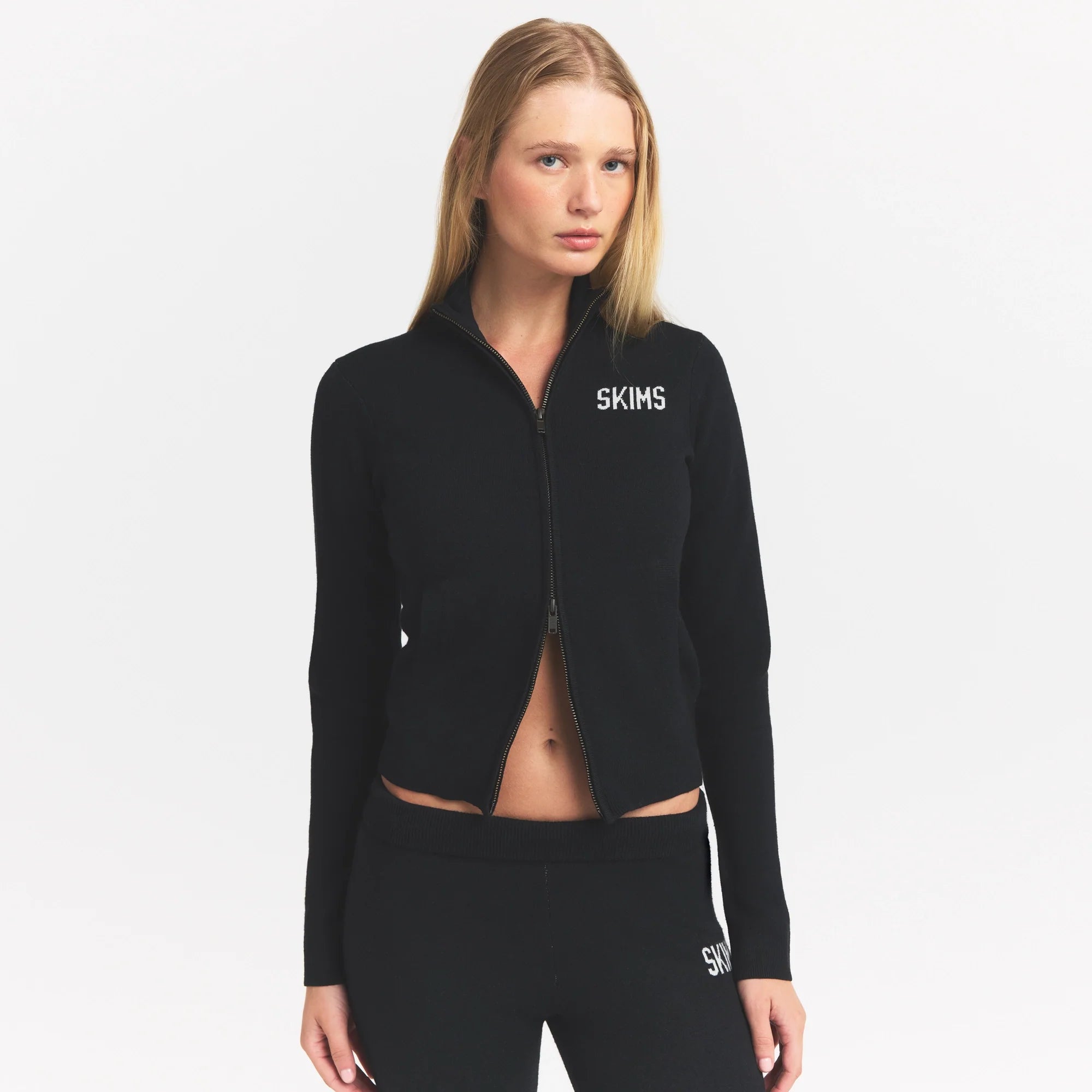 SWEATER KNIT LOGO ZIP UP MOCK NECK SWEATER | ONYX EGRET